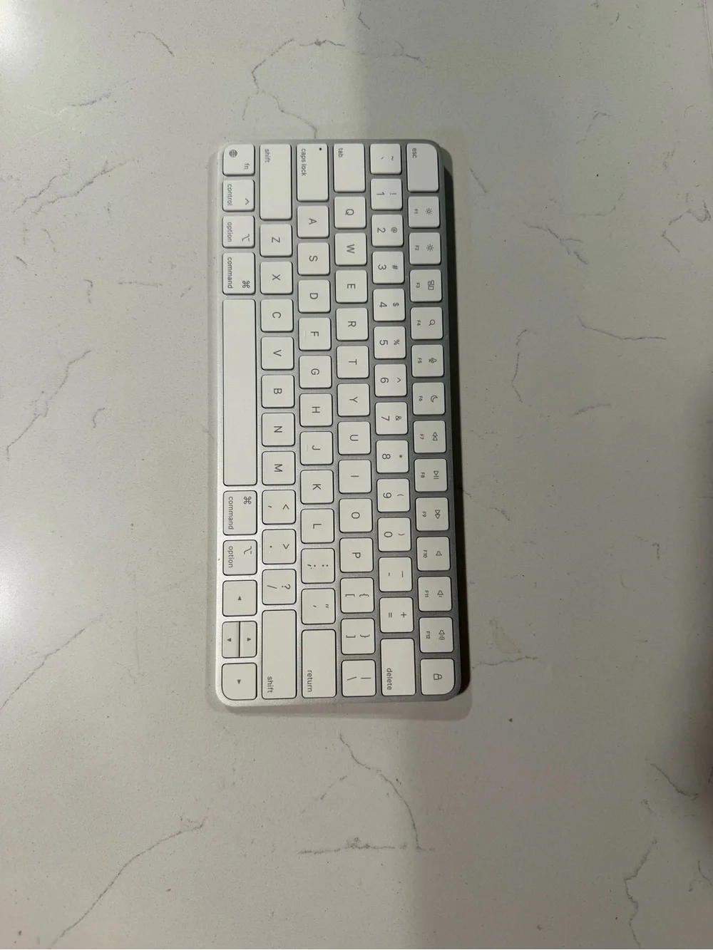APPLE MAGIC KEYBOARD